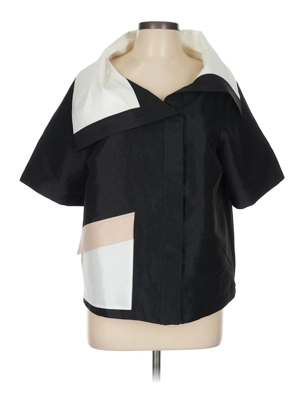 Black Short-Sleeve Contrast Collar Jacket with White & Tan Accents
